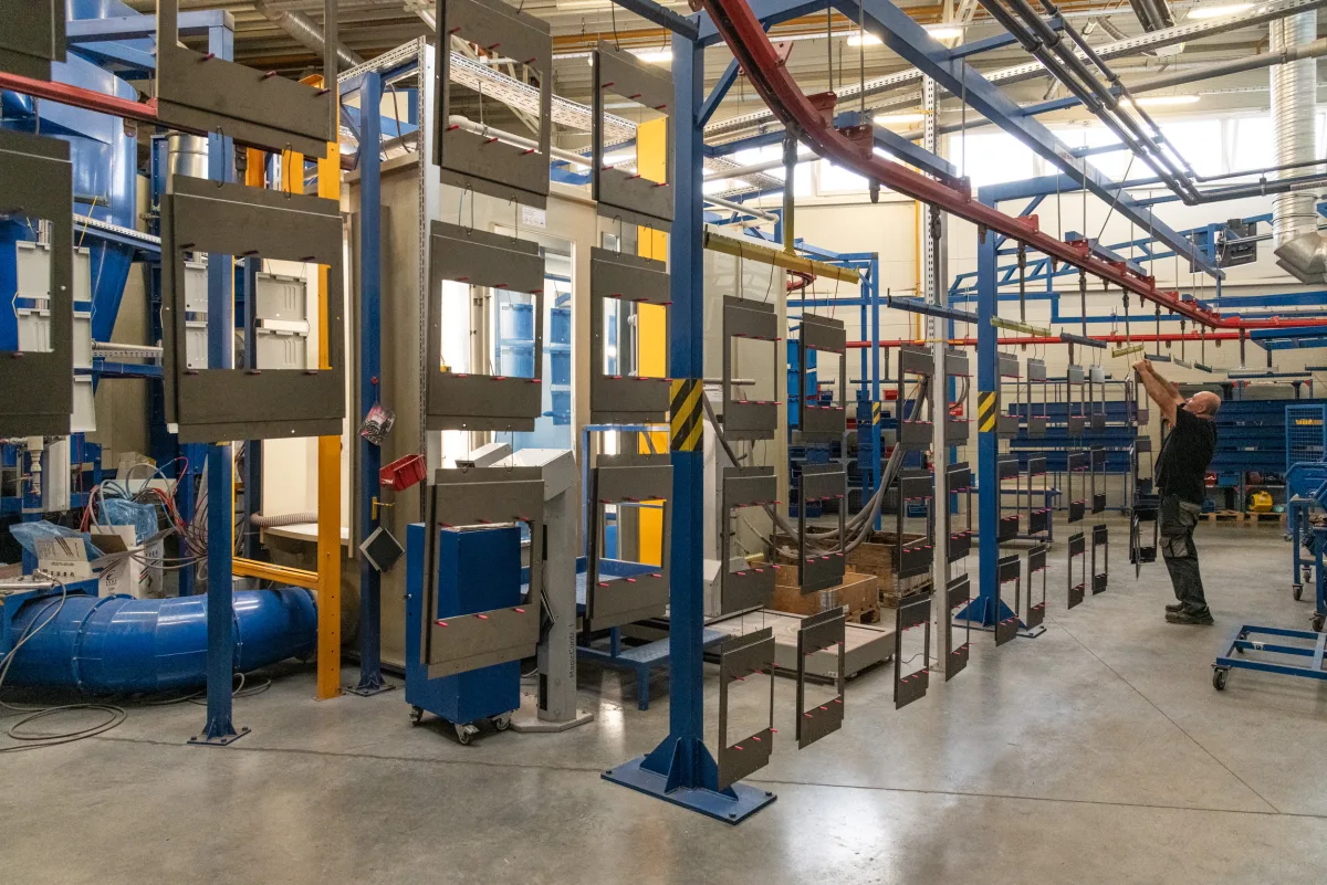 Automatic powder coating — 1