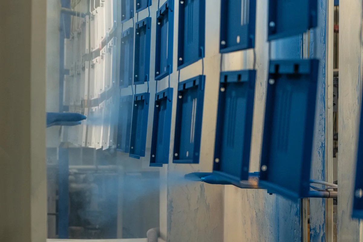 Manual powder coating — 1